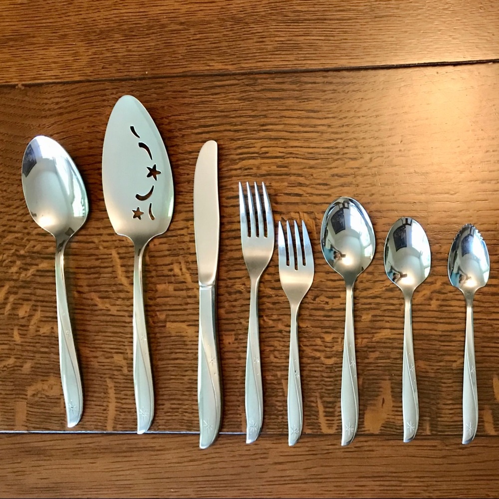 Oneida Twin Star silverware 12 setting + more